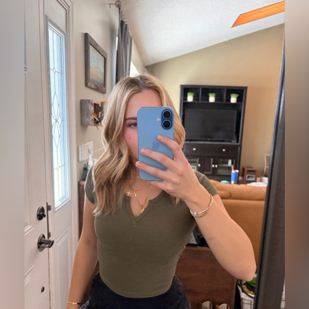 Aritzia Tee